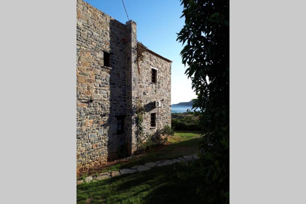 Traditional Stone House By The Sea... Kapetanianá Exterior foto
