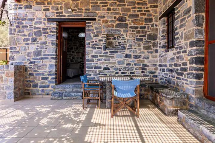 Traditional Stone House By The Sea... Kapetanianá Exterior foto