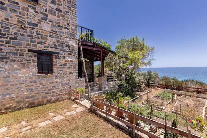 Traditional Stone House By The Sea... Kapetanianá Exterior foto